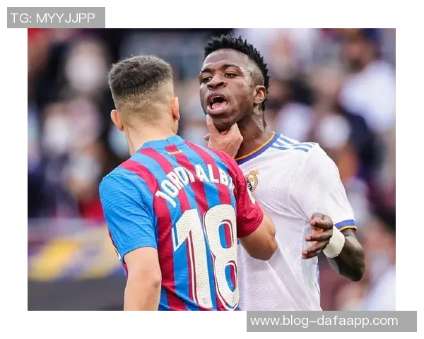 维尼修斯与女友携手米利唐夫妇共度摩纳哥假期心情愉悦庆祝国家德比胜利